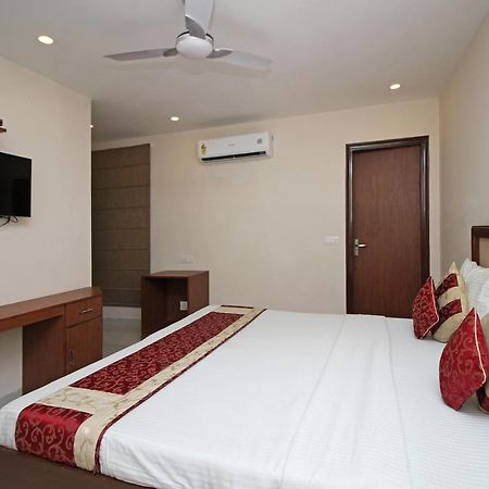 Oyo Hotel Blu Pebbles Near Delhi Airport New Delhi Bagian luar foto