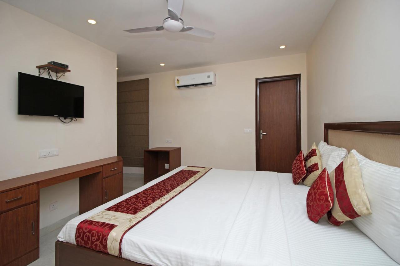 Oyo Hotel Blu Pebbles Near Delhi Airport New Delhi Bagian luar foto