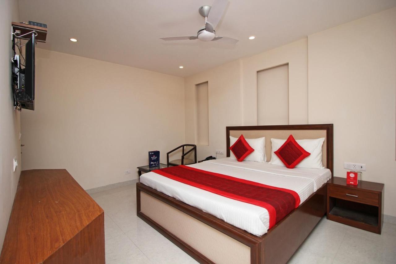 Oyo Hotel Blu Pebbles Near Delhi Airport New Delhi Bagian luar foto