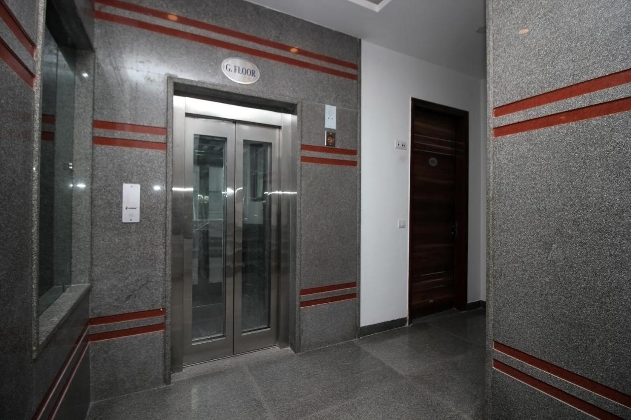 Oyo Hotel Blu Pebbles Near Delhi Airport New Delhi Bagian luar foto