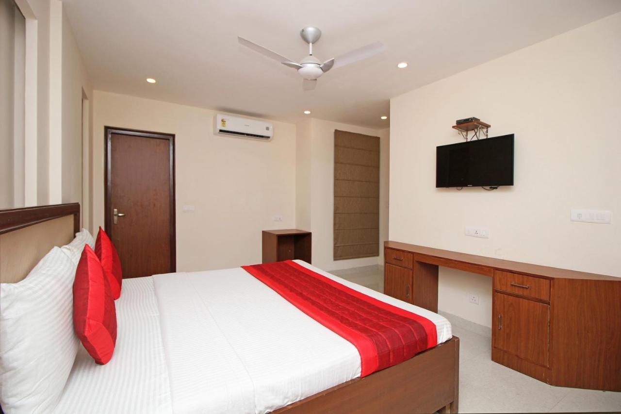 Oyo Hotel Blu Pebbles Near Delhi Airport New Delhi Bagian luar foto