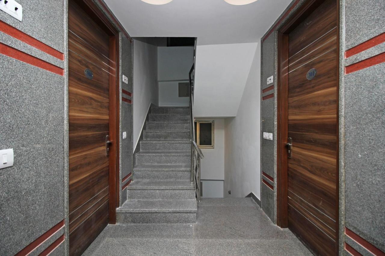 Oyo Hotel Blu Pebbles Near Delhi Airport New Delhi Bagian luar foto