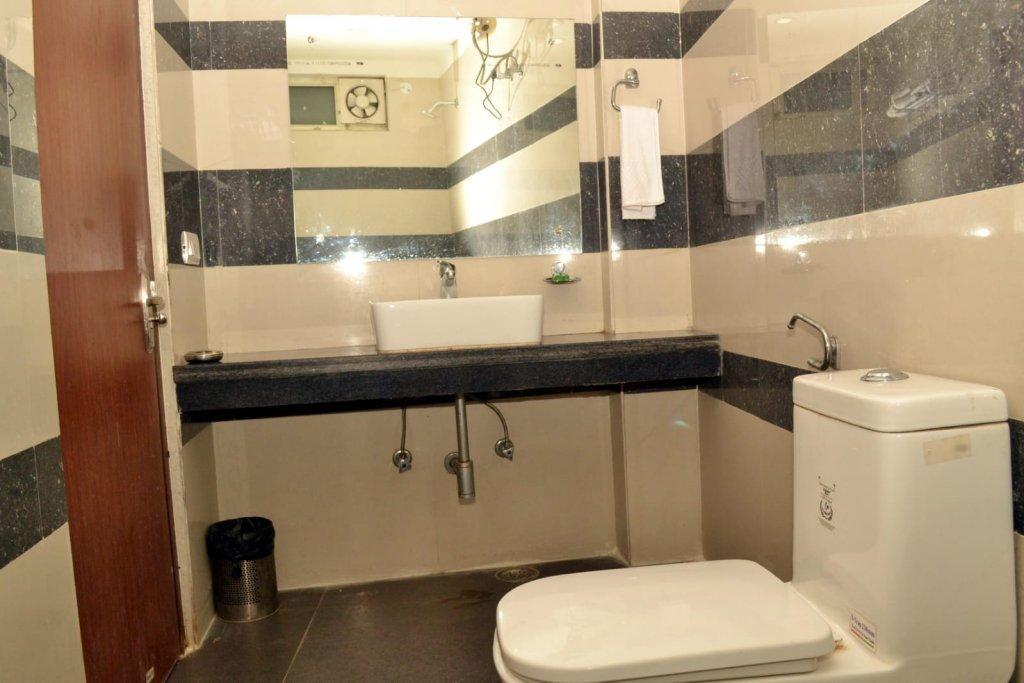 Oyo Hotel Blu Pebbles Near Delhi Airport New Delhi Bagian luar foto