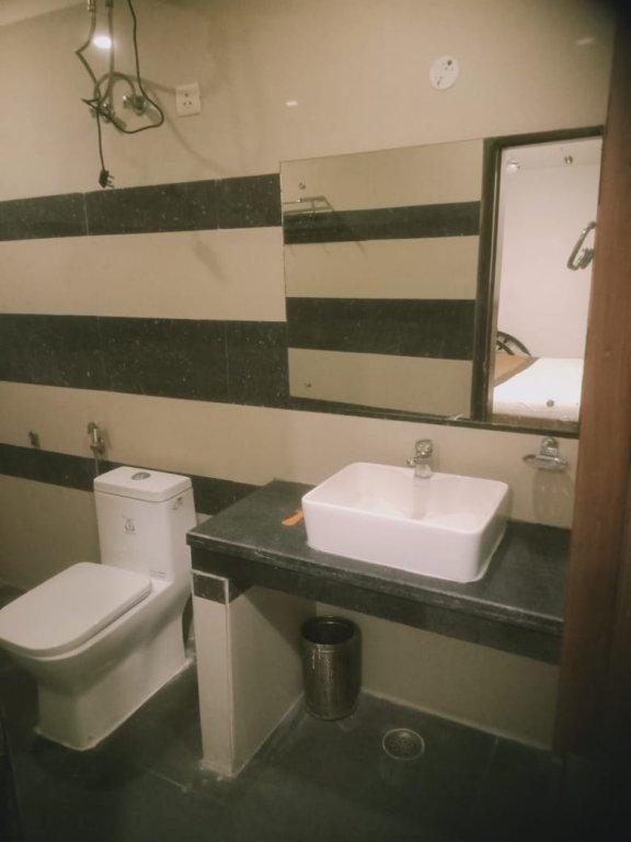 Oyo Hotel Blu Pebbles Near Delhi Airport New Delhi Bagian luar foto